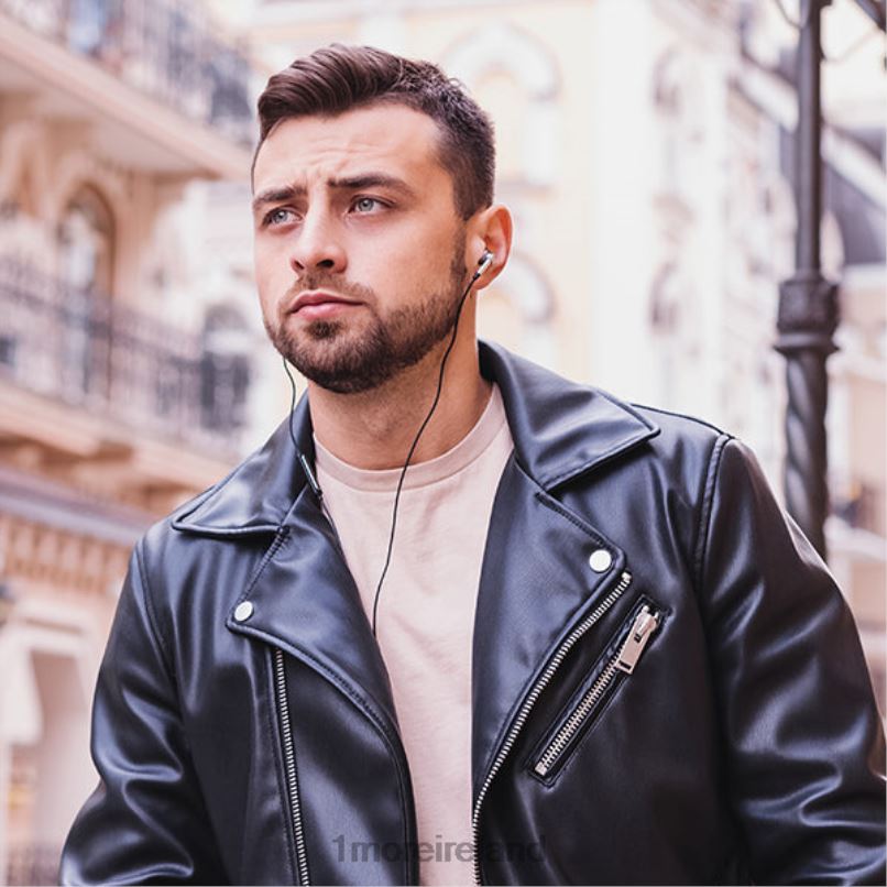 Triple Driver In-Ear Headphones Silver Headphones 2ZV0X22 1MORE