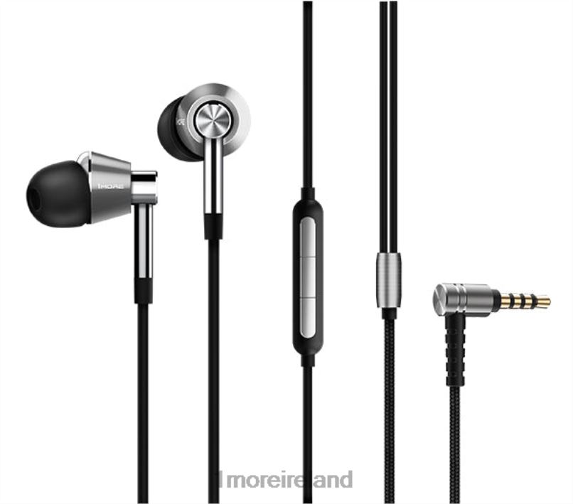Triple Driver In-Ear Headphones Silver Headphones 2ZV0X22 1MORE
